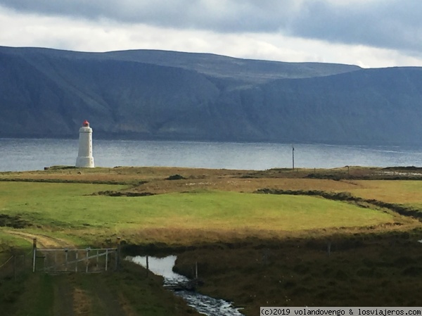 El faro de Sellátrane
Evocador e idílico paisaje en un paraje llamado Sellátrane, en el fiordo Patreksfjörður, frente a la población del mismo nombre.
