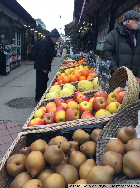 Mercado Nasmarck. Viena
En este mercado se compra fruta, verdura y ofrecen comidas diversos puestos y restaurantes cerrados.Cerca del Pabellón Secesión
