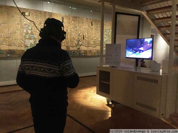 Frisos  de  G. Klimt. MAK en Viena
Los frisos que G. Klimt hizo para el comedor del Palacio Stoclet de Bruselas, se encuentran en el Museo de Artes Aplicadas de Viena. Durante un tiempo estuvo delante una experiencia de realidad virtual basada en un jardín que podría haber diseñado Klimt. https://graffica.info/gustav-klimt-centenario-de-su-muerte

