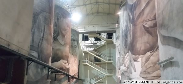 Bodegas Solar de Samaniego - Laguardia, Álava
Murales pintados por Guido van Helten en los antiguos depósitos de la bodega.
