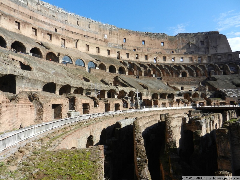 Forum of Asís: Interior del Coliseo de Roma