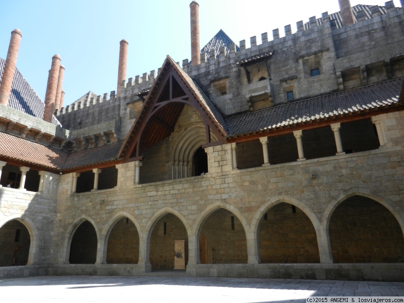 Viajar a  Portugal: Puticlub Oporto - Interior Palacio dos Duques de Bragança, Guimarães (Puticlub Oporto)