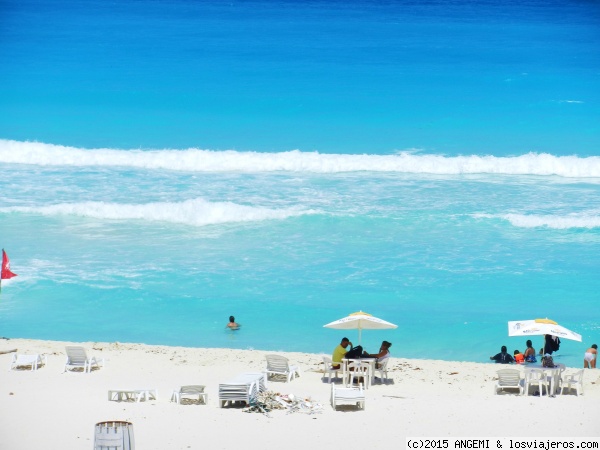 Playa Delfines (Cancún)
Una playa para disfrutar con un buen libro y una 