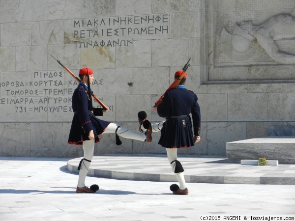 Traje ceremonial de los Evzones,
Cambio de guardia
