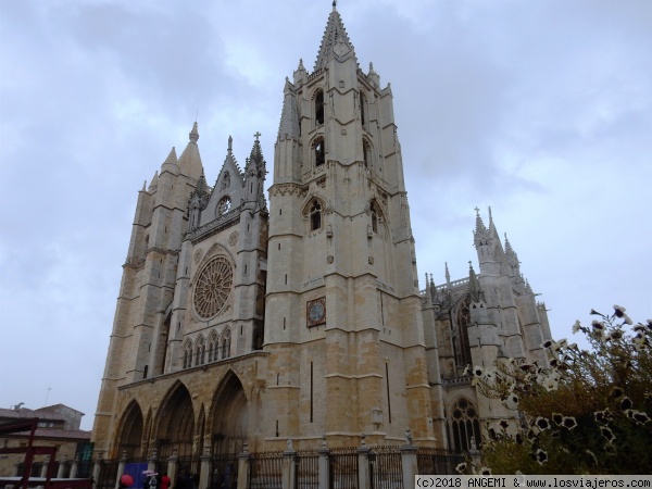 Catedral de Léon
La Pulchra Leonina, como así se llama a la Catedral de León es, cronológicamente, la tercera gran seo del gótico clásico en la Corona de Castilla
