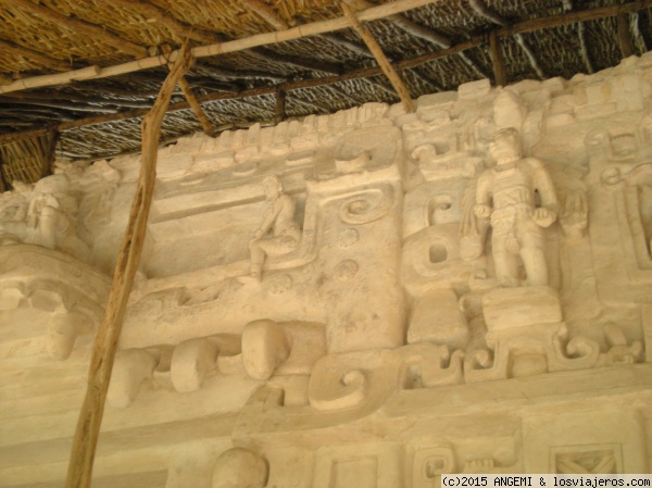 Detalle de las esculturas de la Acrópolis de Ek- Balam (yucatán)
Ek-Balam no se asemeja a ningún otro asentamiento prehispánico conocido. Figuras de estuco y pinturas murales revelan los secretos milenarios celosamente guardados en las paredes de la Acrópolis de Ek-Balam
