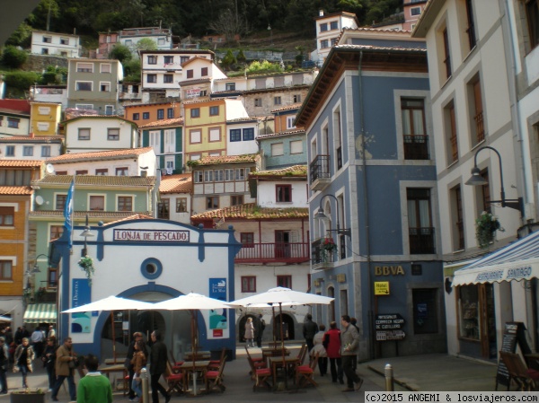 Cudillero (Principado de Asturias)
Cudillero es un pintoresco pueblo de pescadores construido en las empinadas laderas de 3 montes que rodean a la ciudad a modo de anfiteatro.
