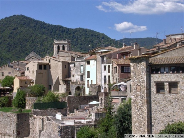 Besalú - Gerona
Vista de Besalú desde el puente fortificado.
