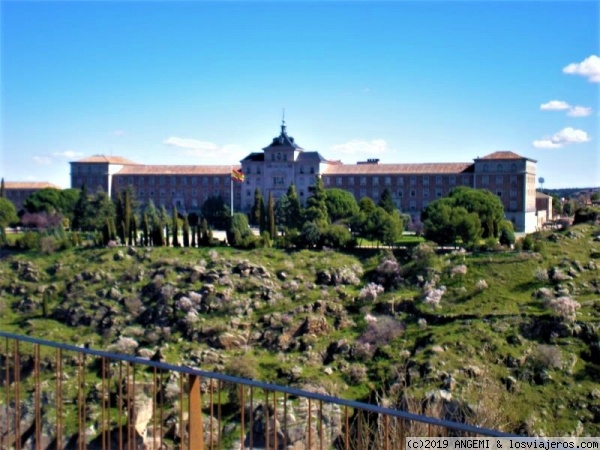 Academia de Infantería - Toledo
Vista de la Academia de infantería desde el mirador del Alcázar
