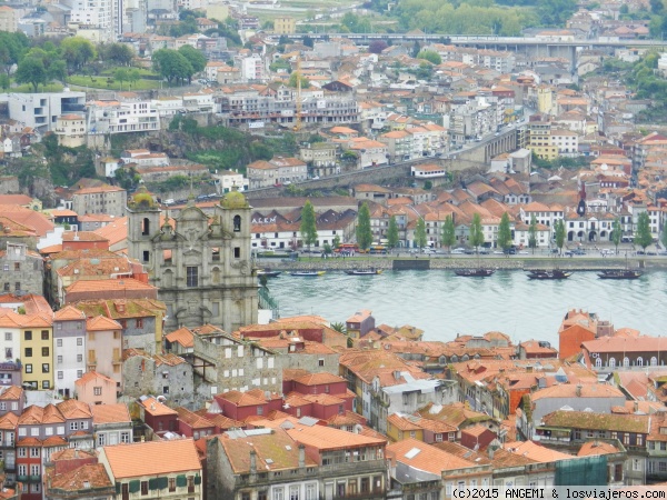 Panorámica de Oporto
Vista desde la Torre dos Clérigos, merece la pena subir tantos escalones para admirar Oporto desde las alturas
