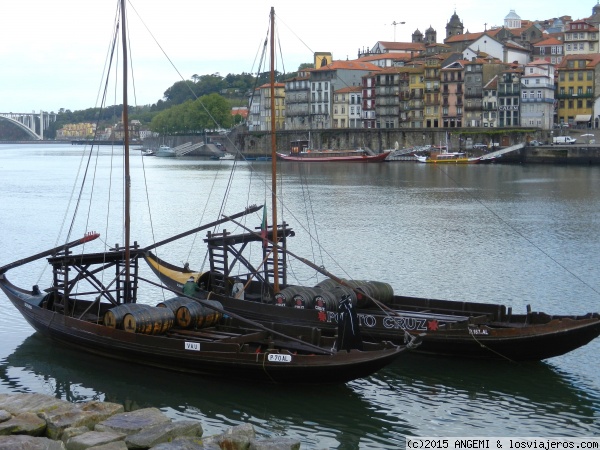 Ravelos transportadores de barricas de vino en Vila Nova de Gaia
Antiguamente se utilizaban para transportar el vino desde los viñedos hasta Vila Nova da Gaia, población ubicada al margen del Duero opuesto a Oporto.
