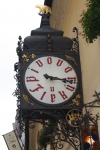 Reloj de la fachada de la cervecería y restaurante 