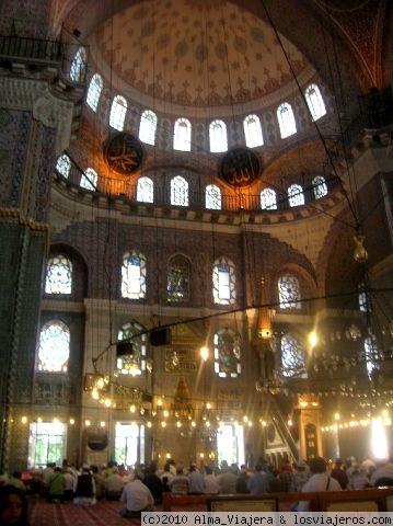 Rezando...
Rezando en la Mezquita Nueva o Yeni Cami
