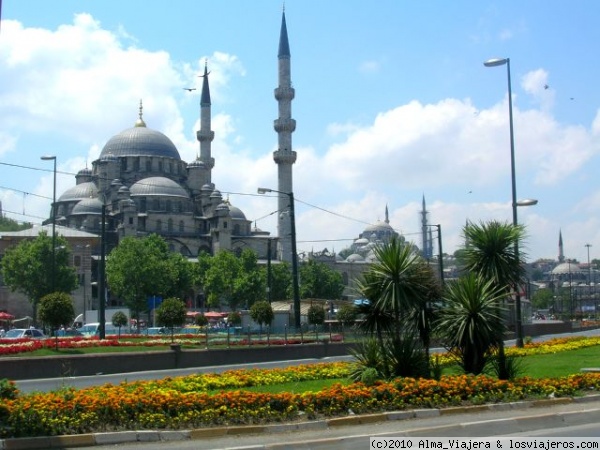Yeni Cami o la Mezquita Nueva
La Mezquita Nueva de Estambul a los pies del Bósforo en el barrio de Eminonu
