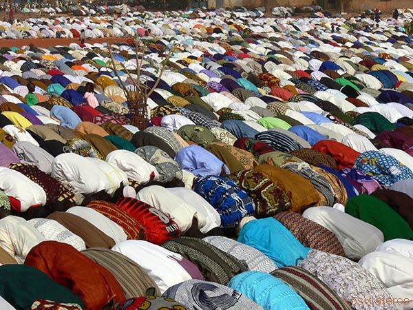 Oracion - Bobo Dioulasso, fiesta de Tabaski - Burkina - Burkina Faso