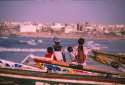Ir a Foto: Mujeres de pescadores mirando al mar - Yoff - Dakar - Senegal 
Go to Photo:  Yoff - Dakar - Senegal