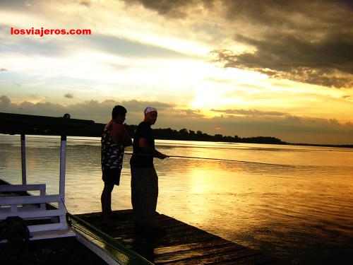 Puesta de sol en un embarcadero del rio Amazonas - Brasil - Brazil.
Puesta de sol en un embarcadero del rio Amazonas - Brasil - Brazil.