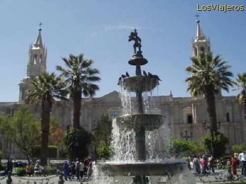 Arequipa, vista de la Catedral desde la Plaza de Armas - Peru
Arequipa, Cathedral view, from the Main Square, told Square of Arms - Peru