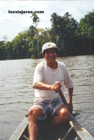 Guia en canoa - Lago Sandoval - Cuenca del Rio Madre de Dios - Peru
Guia en canoa - Lago Sandoval - Cuenca del Rio Madre de Dios - Peru