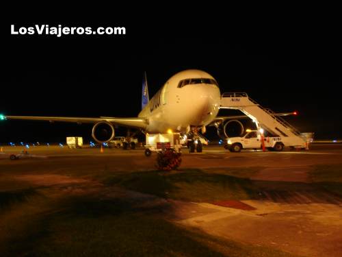 Avion en el aeropuerto - Punta Cana - Dominicana Rep.