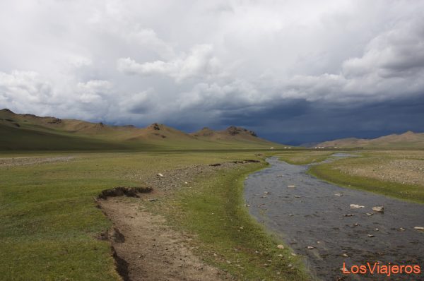 Creek in Central Mongolia
Río en Mongolia Central