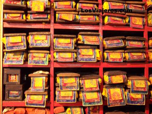 Antiguos libros en monasterio budista - Ghoom - India
Handwritten Buddhist books in Ghoom Monastery - India