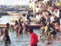 Rutual bath in the Ganges - Varanasi - India
Baños rituales en el Ganges - Benares - India
