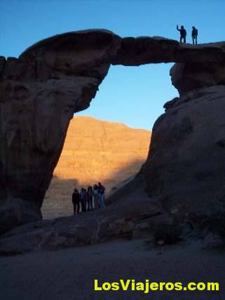 Arco natural de piedra -Wadi Rum- Jordania