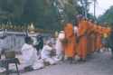 Ampliar Foto: Monks in the morning