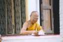 Ampliar Foto: Maestro de monjes en Savannakhet - Wat Sainyaphun