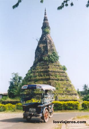 That Dam or Estupa Negra - Vientiane - Laos
That Dam or Black Stupa - Vientiane - Laos