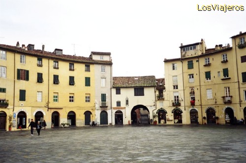 Plaza de Lucca- Italia