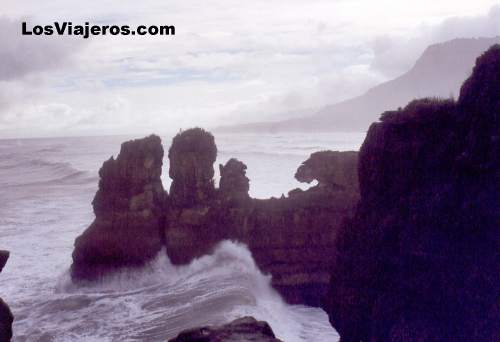 Olas del mar de Tasmania - Costa de Punakaiki - Nueva Zelanda