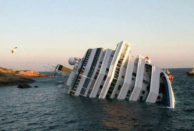 ENCALLA EL COSTA CONCORDIA DURANTE UN CRUCERO POR EL MEDITERRANEO (2)